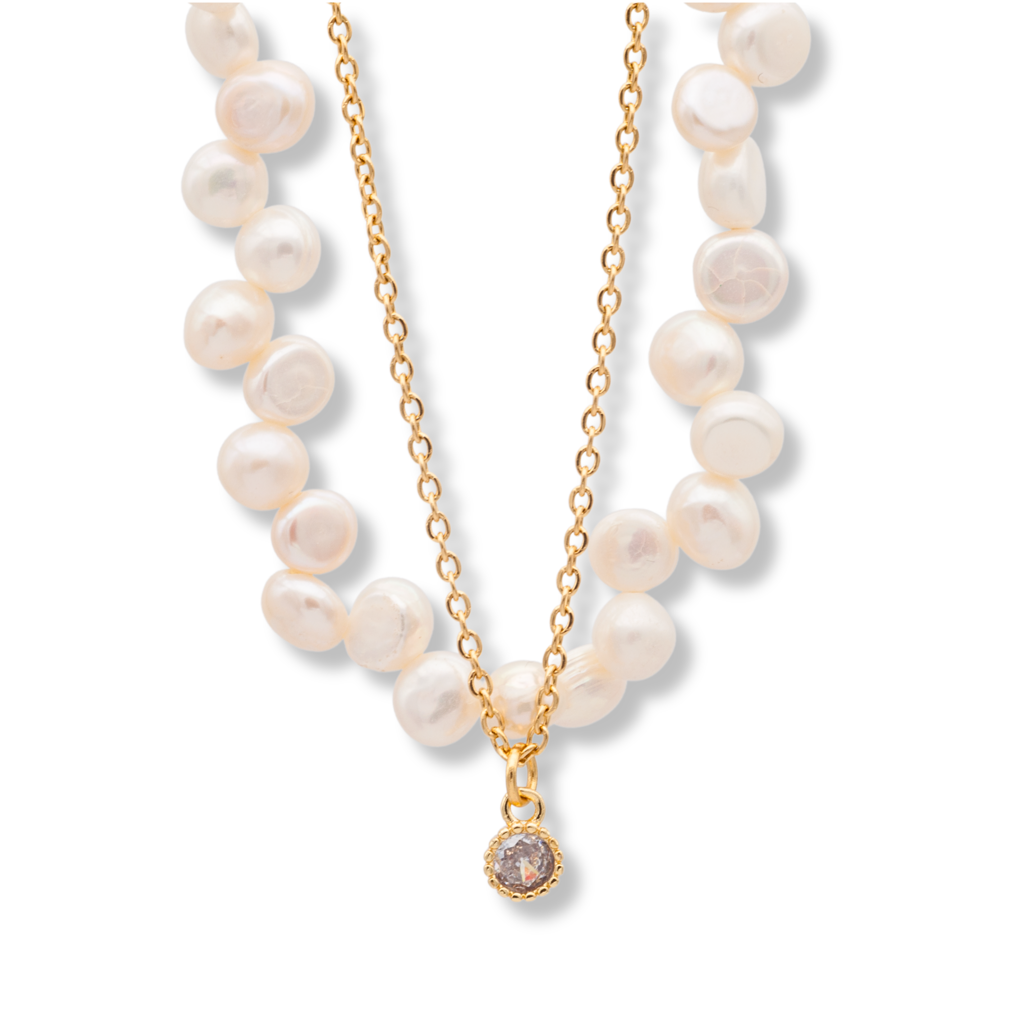Elegante Perlen Doppelkette mit goldfarbener Kette und Strass-Anhänger im Layering-Design. Detail Bild mit Süßwasser perlen