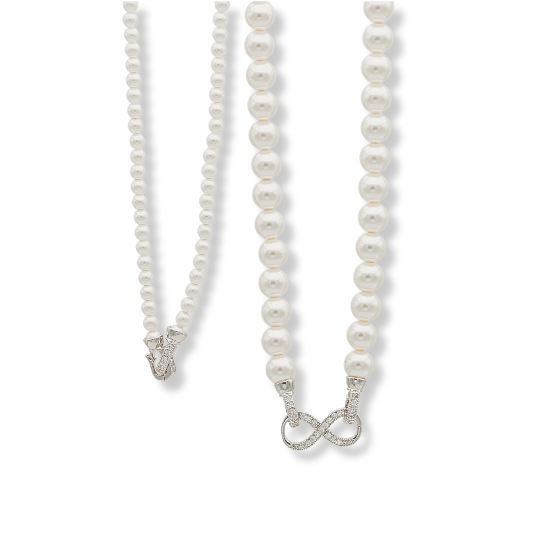 Elegante Perlmuttkette in Weiß, 3 mm und 7 mm Perlen, Detailaufnahme vom Strassverschluss mit Infinity-Anhänger