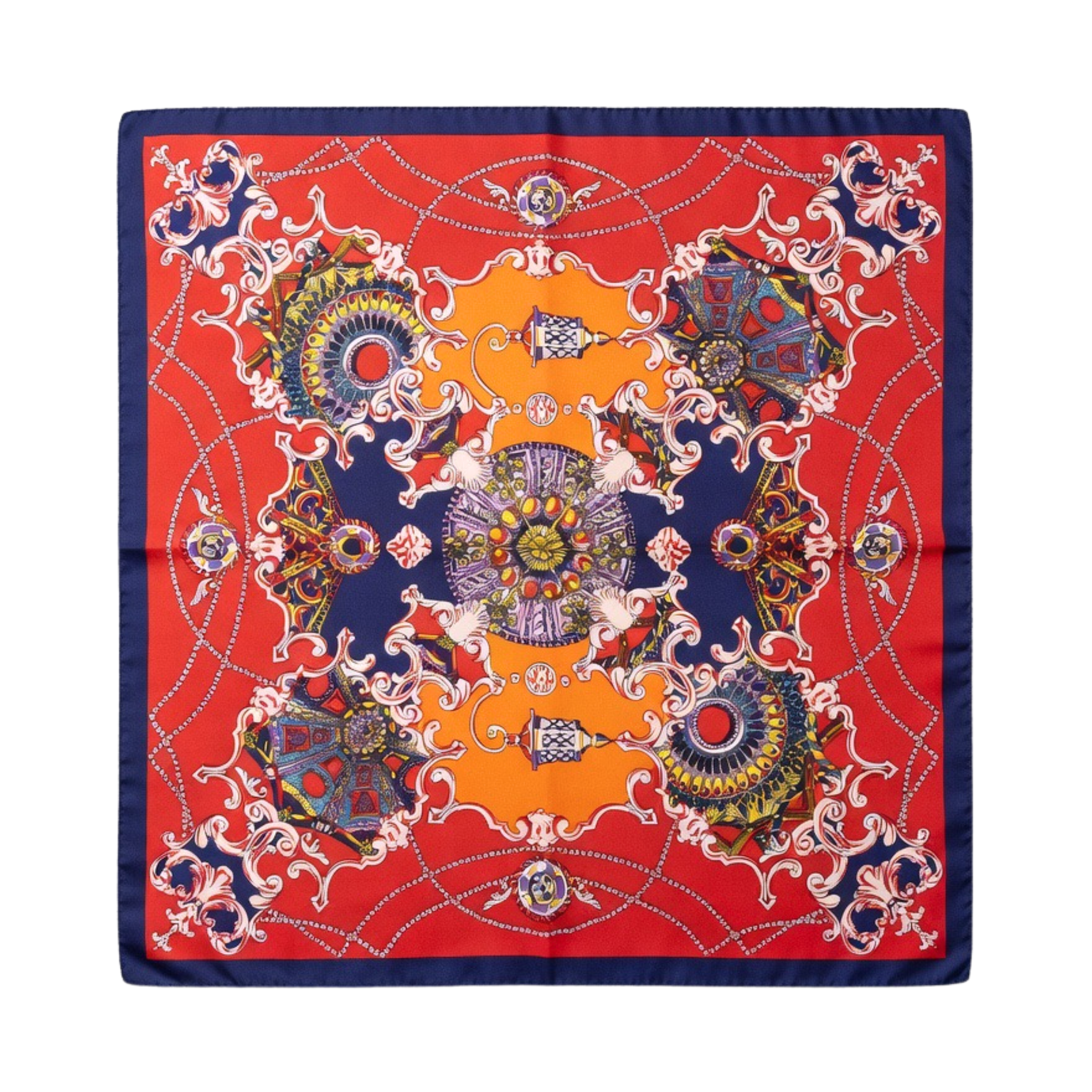 Ein quadratisches Seidentuch mit einem kräftigen roten Grundton, einem dunkelblauen Rand und einem symmetrischen, detaillierten Muster aus barocken Ornamenten, Kettenmotiven und farbenfrohen Illustrationen in Orange, Violett und Gelb.